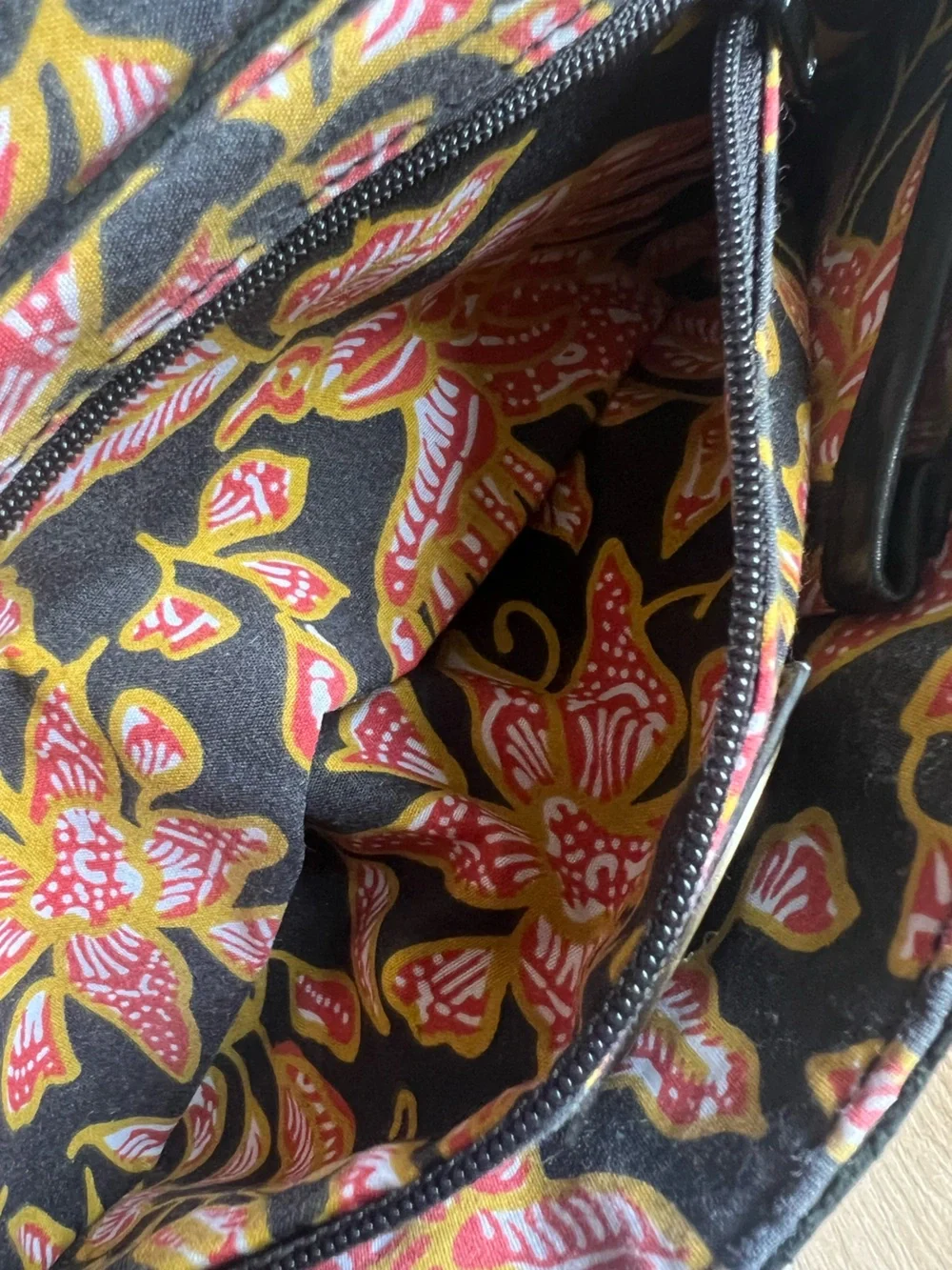STEVE MADDEN Black Studded Bag Floral-Print Interior NWOT